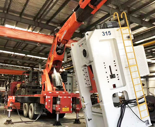 连云港赣榆附近随车吊出租，轻松解决运输难题