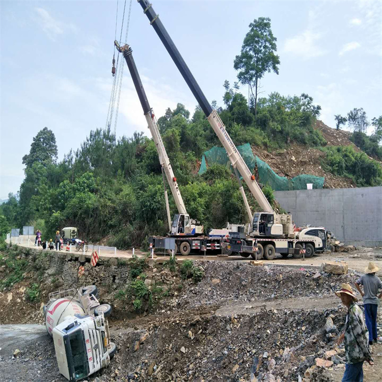 连云港赣榆汽车掉沟里叫吊车救援要多少钱